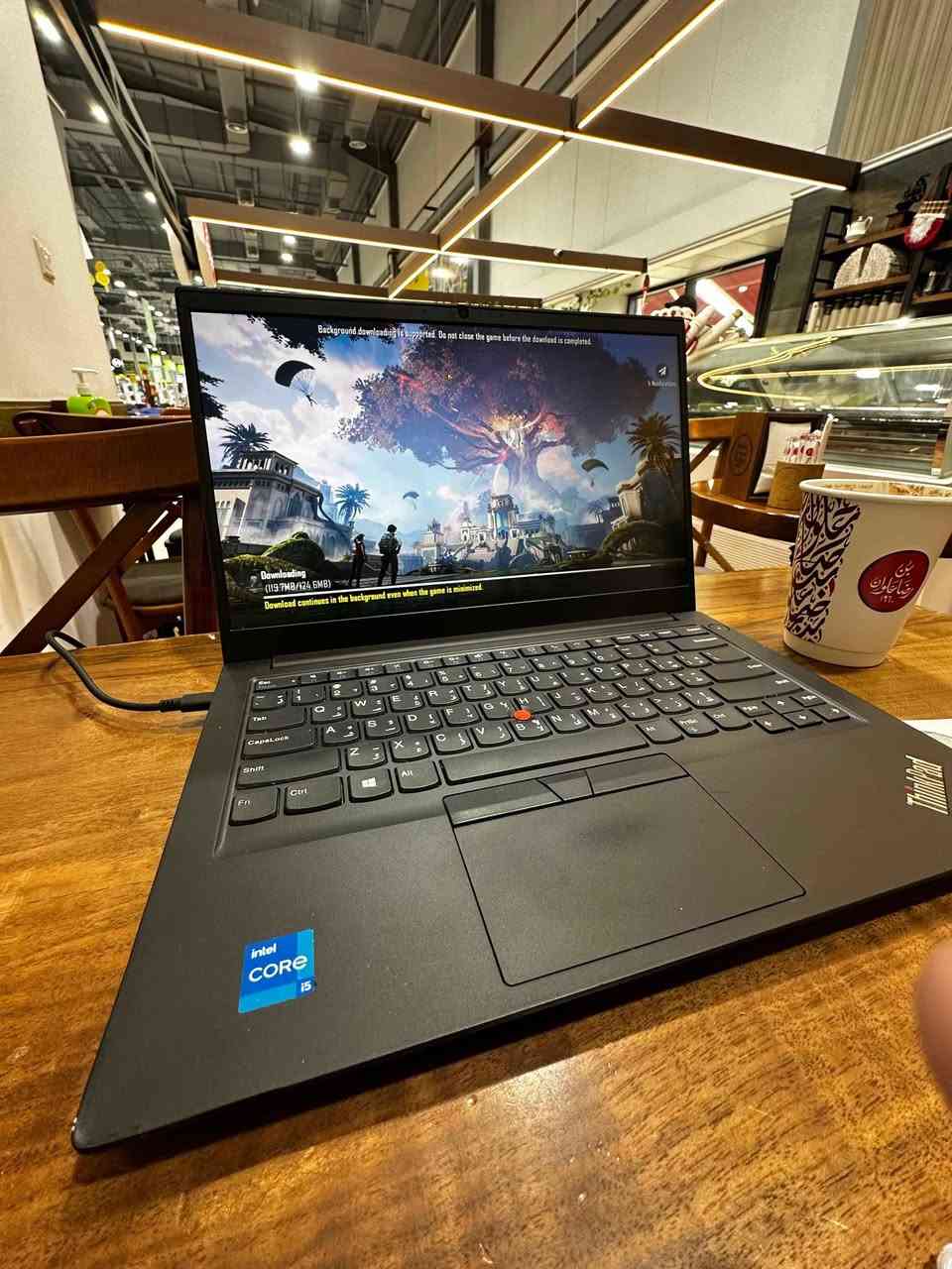 لابتوب Lenovo ThinkPad (جيل 11) - نظافة حاله حال الجديد  
للبيع: جهاز بحالة الوكالة (استخدام شخصي جداً بسيط) - الجهاز معروف بمتانته وقوته، من أرقى فئات اللينوفو.
المواصفات الفنية (الحديثة):
• الموديل: Lenovo ThinkPad (تصميم عملي وأنيق سوبر سلم وزن خفيف ).
• المعالج: Intel Core i5 - جيل 11 (أداء جداً عالي، أحدث وأسرع بهواية من الأجيال القديمة).
• الرام: 8GB DDR4  قابل للتطوير إلى 32 GB ).
• كرت الشاشة: Intel Iris Xe Graphics (هذا الجيل الجديد يفتح برامج وألعاب بسلاسة عالية 4GB ).
• الهارد: 256GB SSD NVMe (أسرع أنواع الهاردات حالياً، الجهاز يشتغل بلمحة بصر هم قابل للتطوير ).
• الشاشة: 14 إنش (وضوح عالي ومريحة للعين).
الأداء الفعلي للجهاز:
1. بالألعاب: بفضل معالج الجيل 11 المتطور، الجهاز يشغل ألعابكم المفضلة بكفاءة:
• ببجي (PUBG).
• GTA V.
• ألعاب كرة القدم (FIFA / PES).
2. للشغل الهندسي والتصميم: المعالج والكرت مصممين حتى يتحملون لود قوي:
• برامج الهندسة (AutoCAD, Revit).
• برامج المونتاج والتصميم (Photoshop, Premiere).
• برامج الدراسة والبحوث والمحاسبة.
3. الحالة والنظافة: الجهاز "أخت الجديد"، نظافة 100%، ما مفتوح ولا مصلح ولا بيه أي شخط، استخدامه جداً قليل.
4.:
• كيبورد عربي/إنجليزي أصلي.
• بطارية 5-6 ساعات حتى 7.
• كاميرا واضحة وميكروفون نقي جداً للدروس والاجتماعات.
• منافذ: USB 3.0 + HDMI + Type-C + LAN.
5. الملحقات: الشاحن الأصلي مالته.
السعر: [395فقط ] ألف دينار 
. بغداد, العراق


**إذا كنت صاحب هذا الإعلان وتريد حذفه لأي سبب، رجاءا أرسل رسالة إلى الدعم الفني**