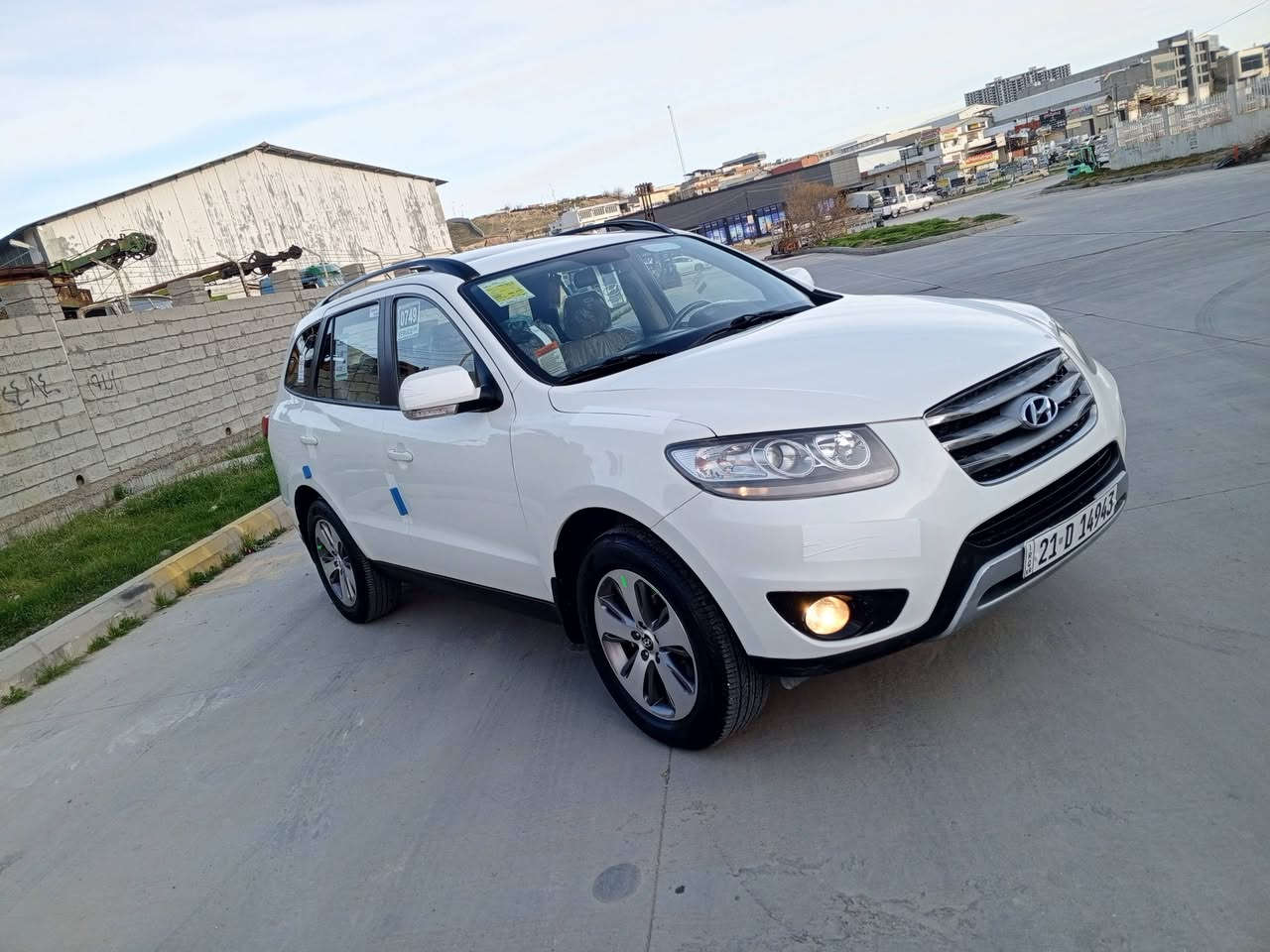 السلام عليكم للبيع هونداي سنتافي خليجي 2012 لون ابيض ثلجي بدون صبغ بيه شبر تحكيل كارت و3مكانات تعديل سياره كلش حلوه واحله من لصور وجاهزه نص مواصفات  سلايت مرايات شفط ويل كروم فراشه 5ويل تحكمات ستيرن كامره بلاديه حساس خلفي داخل صاج ثلاجه بلجكمجه شباك نيكل 7راكب 3قطع تبريد داخل بيجي كير محرك تبريد كله بشرط ومامفتوح محرك 2400دوش سياره جاهزه وحلوه واحله من لصور ماشيه190 الف حقيقي تخم تايرات جديد صدر جديد سيرفس كامل دهن فلاتر هايدروليك كله جديد كتلوكات سويجات ثنين سبير عدا شركه سنويه ارقام كله جديد لل2028 وبسمي تحويل بنفس ليوم مكان السياره #السليمانيه السعر 143وبيه مجال بسيط كلش الشراي يخابر ***********
