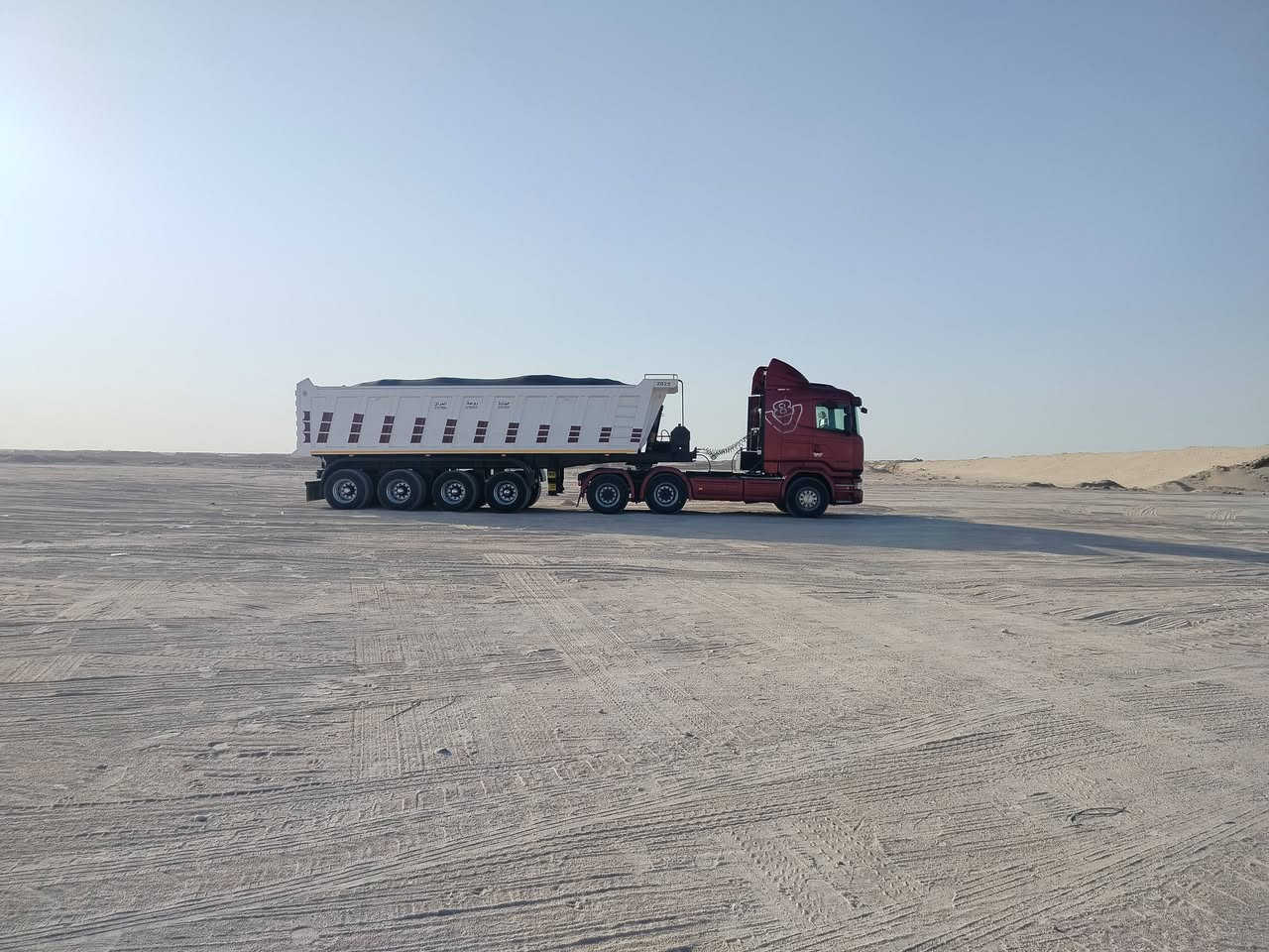 السلام عليكم سكانيه 17 فول مواصفات رجل الي توقف ذاتي رادار رقم بصره بسمي تحويل ثاني يوم ماشيه 450 مشتغله شي قليل تخم تاير راس وعربانه ***********

