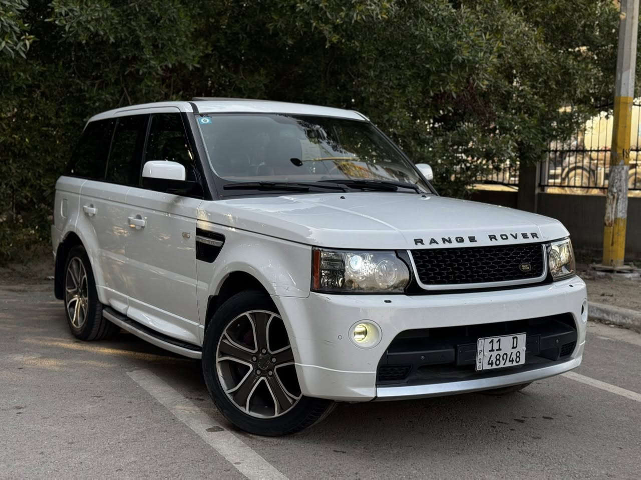 السلام عليكم
رانج روفر 

٢٠١١ 

خليجي 

مكفولة من الضربة والصبغ 

فول مواصفات

سلايد روف

بصمة 

كشنات جلد مشمشي

قمارة كنتارة

شاشة جبيرة

لايت زنون

مري شفط

كشنات خزن

محرك ٨ سلندر

لايت لد

كشنات كهرباء

تحكمات ستيرن

شفتات سرعة

ماوس

السيارة ترايها كلش حلو

صفر مسج 

جكات 

وبعد بيها هواي مواصفات

رقم بغداد الجديد بأسمي 

السعر ١٣٨ ورقة

الرقم *********** 

العنوان بغداد حي الجامعة
