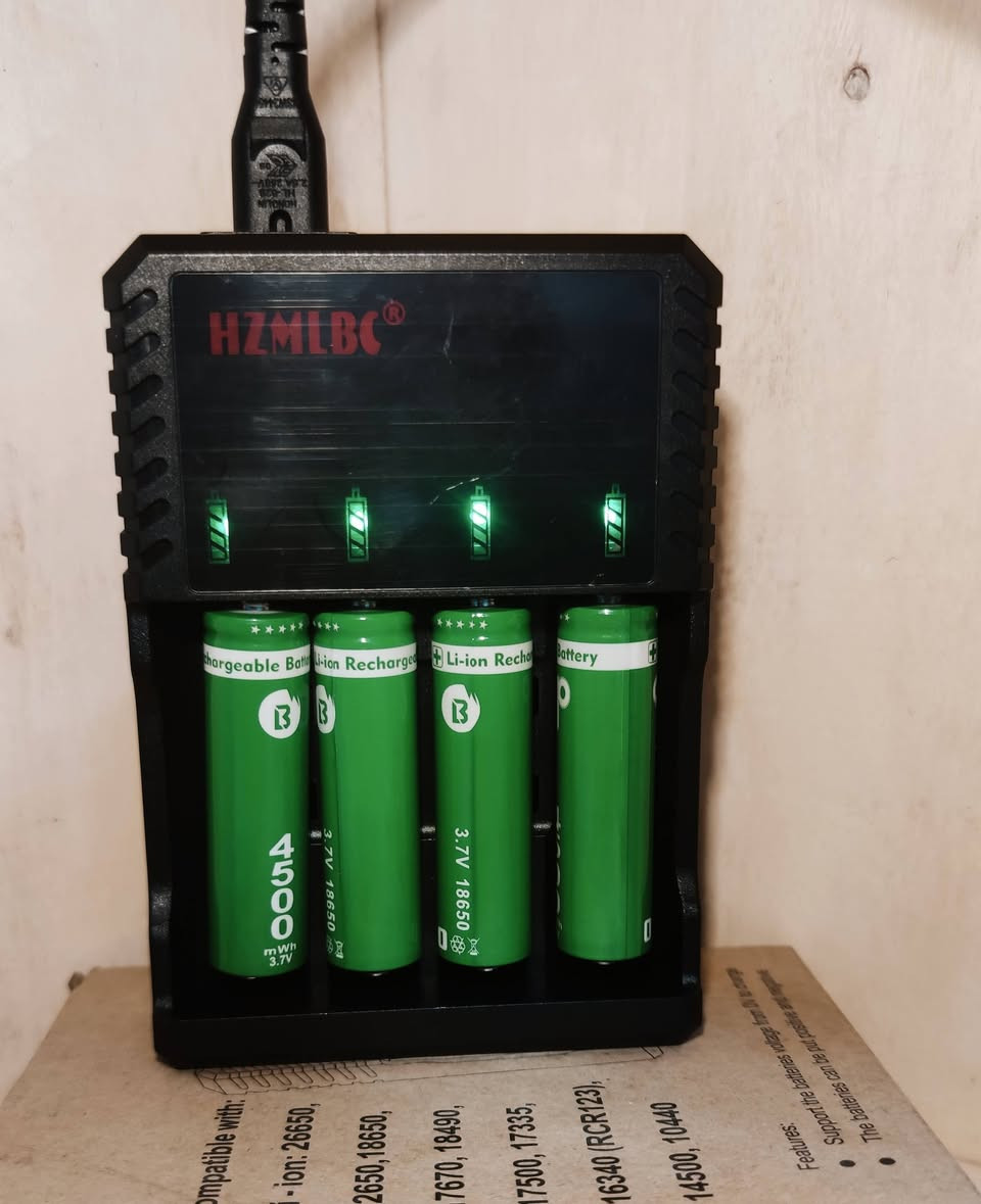 شاحن البطارية الجودة رائعة، 
يمكنه شحن ما يصل إلى أربع بطاريات ويحتوي على شاشة
سعر 13 الف توصيل متوفر


**إذا كنت صاحب هذا الإعلان وتريد حذفه لأي سبب، رجاءا أرسل رسالة إلى الدعم الفني**