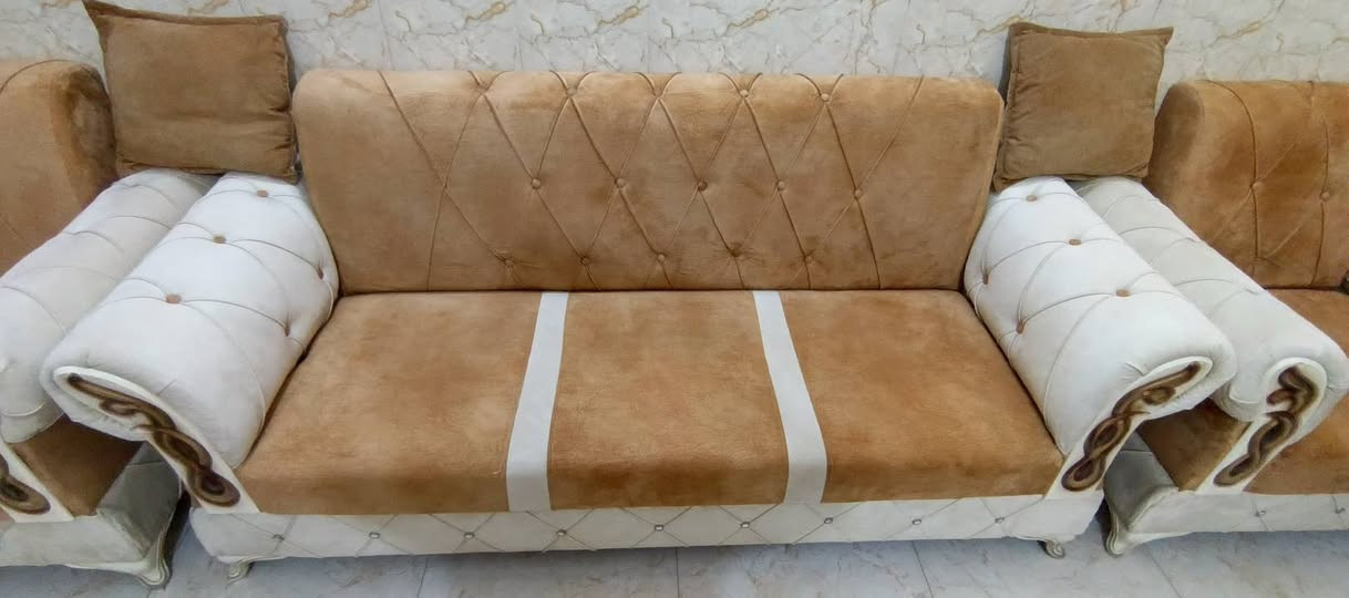 السلام عليكم 
تخم للبيع عشر مقاعد نضيف اي ضرر مابيه مستعمل قليل مكاني بغداد الامين الثانيه السعر 350 الفف
الشراي يتصل ***********
