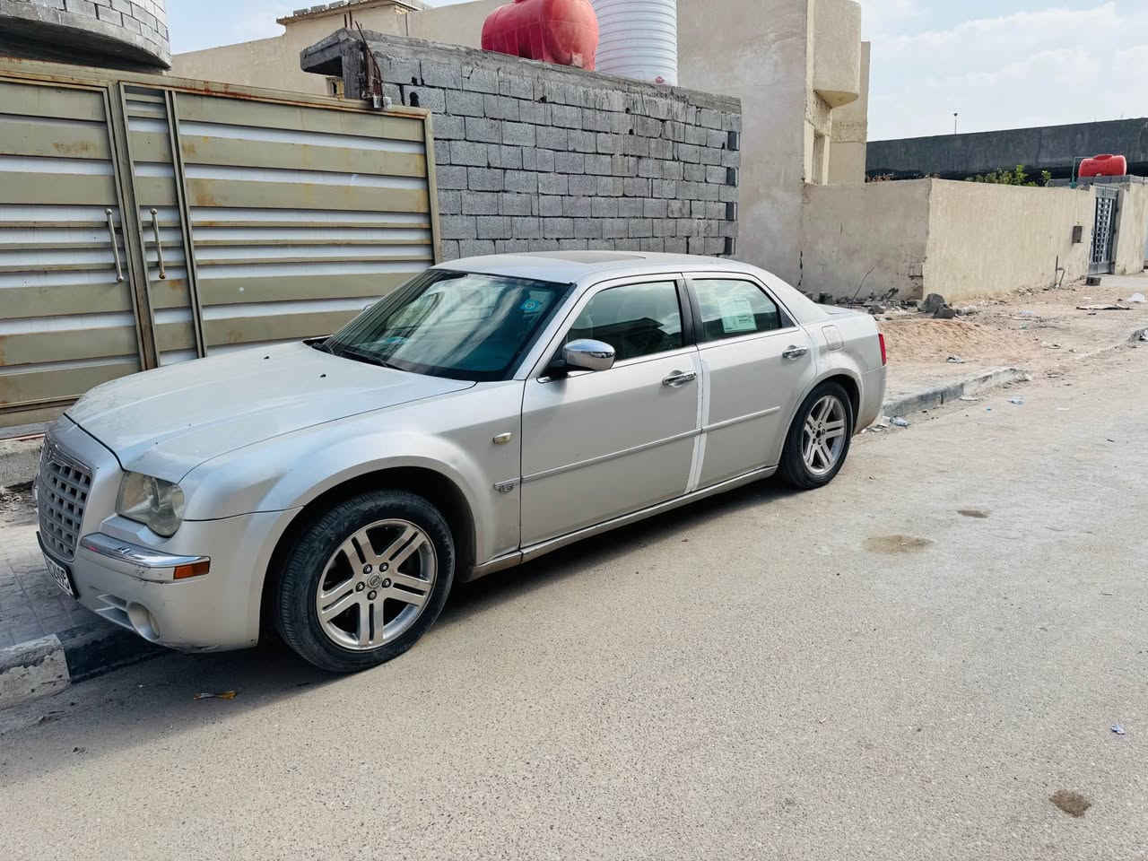 سلام عليكم للبيع فقط اوباما ادوات 2010 لمتدد فول مواصفات VIP دخول جديد خليجي فتحه سلايت تشغيل عن بعد تحكم ستيرن دواخل عسلي جلد كشنات كهربائي + تتفئه كشنات شاشه جبيره كامره حلفيه مرايه جانبيه قلابه هيتر كلاص حار سياره جديده بمعنى الكلمه ما ناقصه برغي عله وضع الشركه كصه بجم فقط محرك 3.5 كير محرك جدد حداديه جديده من الطول لطول تخم تاير جديد سياره تحفه وبالعافيه عله الي ياخذه سعره 48 قفل مكاني بصره 
*********** البصرة, العراق
