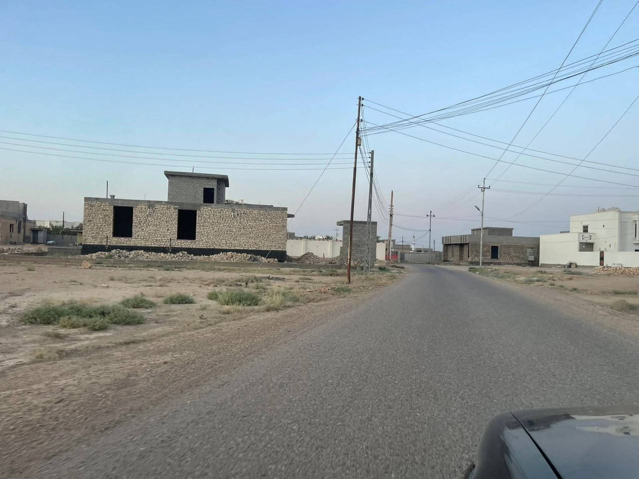 🔥 اليوم عرضنا غير شكل 🔥

قطعة أرض للبيع بموقع ممتاز جداً
📍 الرمادي - ناحية اليرموك
قرب مركز شرطة ناحية اليرموك وبناية الناحية

📐 المساحة: ٦٠٠ متر

ليش هاي الأرض فرصة؟ 🤔
لأن جاهزة للبناء والسكن مباشرة ✅

✔️ ماء
✔️ كهرباء
✔️ تبليط
✔️ مدارس
✔️ خدمات بلدية كاملة

يعني لا تشتري بمكان مقطوع وتبقى سنين تتأمل توصل الخدمات!
هاي الأرض كلشي بيها جاهز 🔥
مدفونه وجاهزة ، اذب موادك وابدأ شغلك فوراً 💪

⚠️ ملاحظة مهمة:
الأرض واقع حال (لزمة)
ومكفولة من أي مشكلة عشائرية
تعهد + بصمة + مكاتبة حال المنطقة بالكامل
ولا يوجد طابو

🏢 مكتب عدنان العسافي للخدمات العقارية
📍 الرمادي - ناحية اليرموك
قرب بناية ناحية اليرموك / الفرع الأول

📞 *********** واتساب
📞 *********** واتساب

💰 للسعر والاستفسار أكثر الاتصال على الأرقام التالية
أو مراسلة الصفحة بأي وقت
ونعتذر عن التأخير بالرد أحياناً ❤️

نستقبل جميع العروض العقارية داخل مدينة الرمادي 🏘️

#الرمادي
#اليرموك
#عقارات_الرمادي
#اراضي_للبيع
#قطعة_ارض
#استثمار
#بيع_وشراء
#مكتب_عدنان_العسافي
#العراق
#الانبار
#فرصة_استثمار
#بيت_العمر
#عروض_عقارية
#اراضي
#سكن
