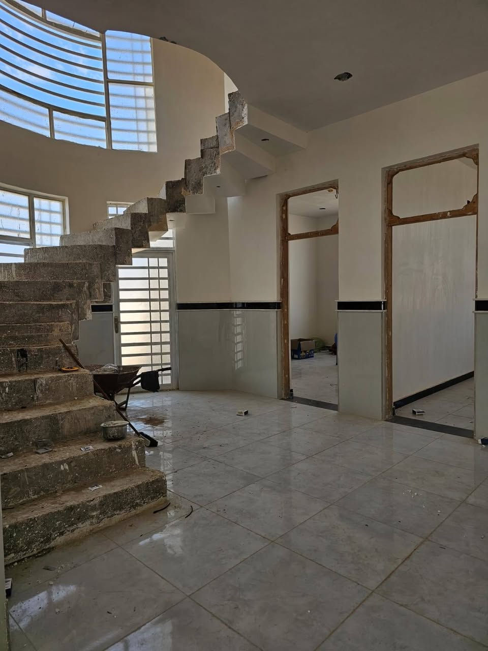 #بسم ـ الله / بيت للبيع مكان مميز العباسيه حي المنتضر مساحه الارض ٦٢٧ بناء ٣٠٠
٣ غرف نوم 
ستقبال 
درج دور 
البيت هستوه كامل بعده مامسكون المعرفة السعر الانتصال *********** او مراسله واتساب
