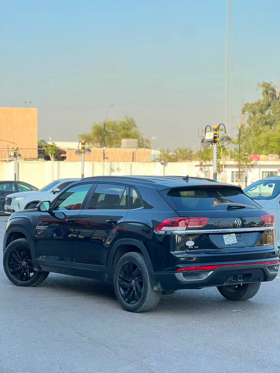السلام عليكم
فولكس واكن اطلس sport وارد امريكي موديل 2023بدون رقم
 
❗️❗️للبيع او المرواس 

عدد الأميال : 26 

ضرر: 3 قطع 

سلندر: 6 سلندر

الكاميرا الخلفية - التحكم على المنحدرات - تدفئة المقاعد  - بصمة - مسند الذراع - مثبت السرعة - حساس المطر - شاشة - التعرف على إشارات المرور - نظام بدء التشغيل - المصابيح الأمامية ليد - مانع الانزلاق - تدفئة مقود القيادة - لوحة قيادة رقمية - إنارة محيطية - أبل كاربلاي - التشغيل عن بعد - أندرويد أوتو - ABS - رادار - شاحن لاسلكي - التحكم الإلكتروني في الثبات - تحذير من الاصطدام الأمامي - مثبت السرعة التكيفي

مكان السياره بغداد 

***********
