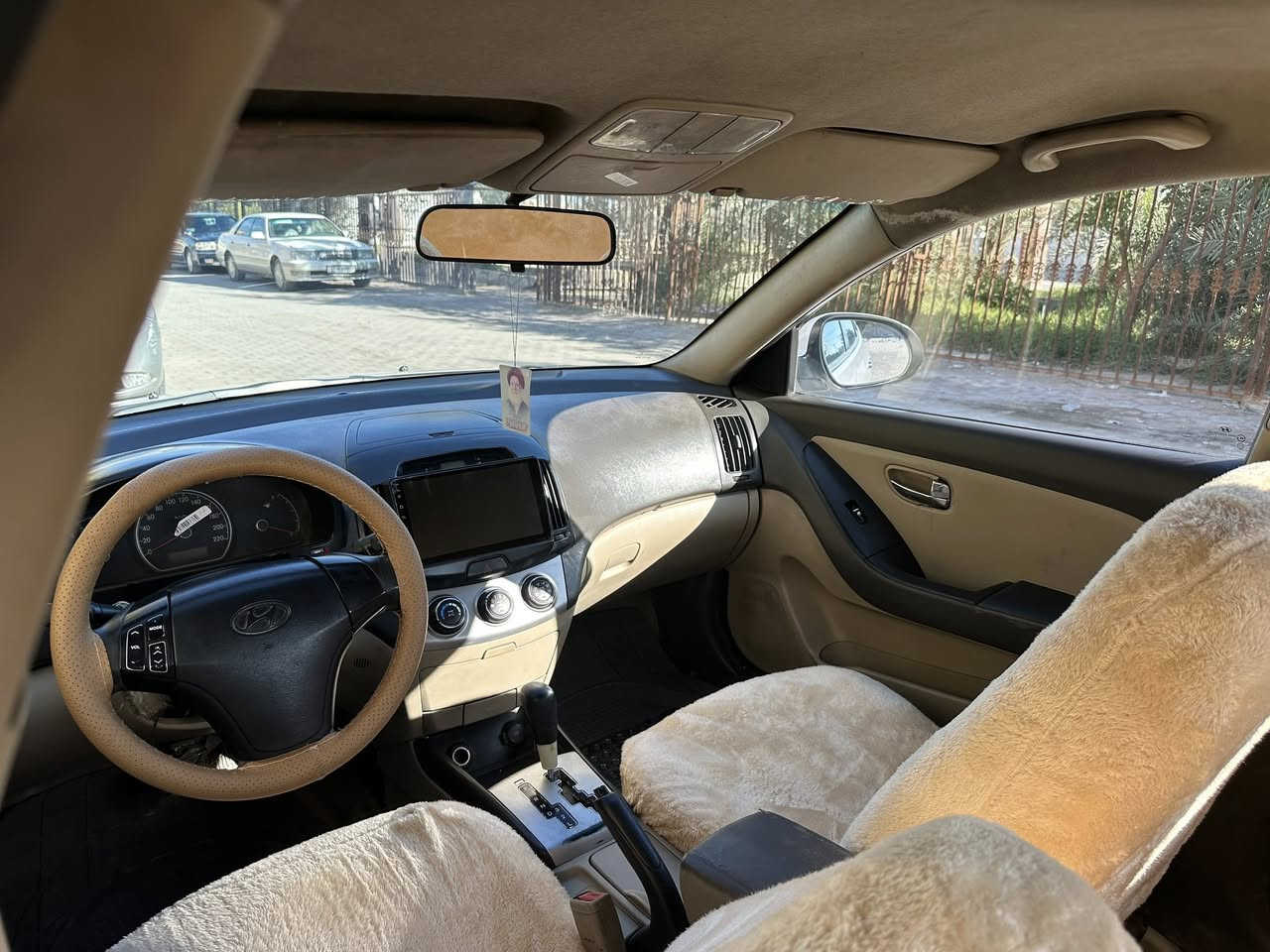 السلام عليكم النتره٢٠١١ السياره حلو ونظيفه  السياره بيها بنيد مبدل وجاملغ بي معجونالسياره نظيفه وحلوه للتصال***********
