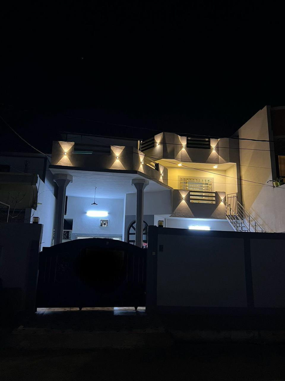 ♦️دار طابقين طابو صرف للبيع..

المساحة : 200 متر الواجهة 10متر  🏠

دار الطابقين  ....
الطابق اول ((غرفه نوم _استقبال _هول داخلي _مطبخ _صحيات داخلي و خارجي _كراج كبير  _(درج داخلي و خارجي ))..

الطابق الثاني (( غرفتين نوم _استقبال صحيات _مطبخ _مخزن ))..

موقع الدار: حي الواسطي سايدين مول حجي زياد خلف صيدلية الهدى

💵💵السعر ع الاتصال💵💵
***********

 1- التعامل يكون مع صاحب العقار الشرعي
2- المكتب  وسيط بين الطرفين ولحفظ الأجراءات  القانونية والتأكد من صحة العقار قبل تسليم اي مبلغ بأشراف قانون——————
3- الرقم الخاص بالمكتب للأتصال ***********
—————
4-موقع   المكتب كركوك حي الواسطي 
سايدين العمارة الخضره مقابل شقق الغاز  ومجاور دكتورة سلوى البياتي 
 🏦مكتب سُلطان العقار 🏦 
 بأدراة أستاذ سيف 
 للأتصال ***********
✅نستقبل جميع عروضاتكم السكنيه والتجاريه في كركوك 💯والترويج لها عبر الصفحه الخاصة بالمكتب
للأستثمار والتطوير العقاري  معنا نحو الأفضل المكتب مجاز من غرفة تجارة ونتعامل بأشراف قانوني
