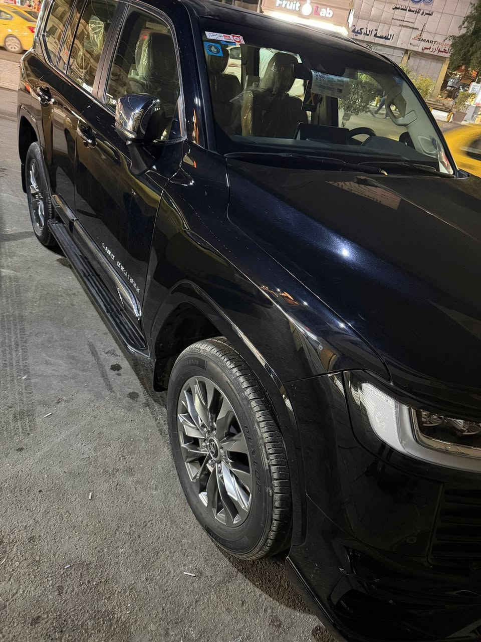 السلام عليكم لاندكروز 2024 لمتدد فوووول مواصفات اعلى مواصفات مكينه 4000 تنفس طبيعي مكفوله كفاله عامه حتى من شخط ماشيه 20 الف فقط طلعتها على ايدي زيرو سعرها 69 وبيها مجال بسيط للستفسار *********** مكاني بغداد الكراده
