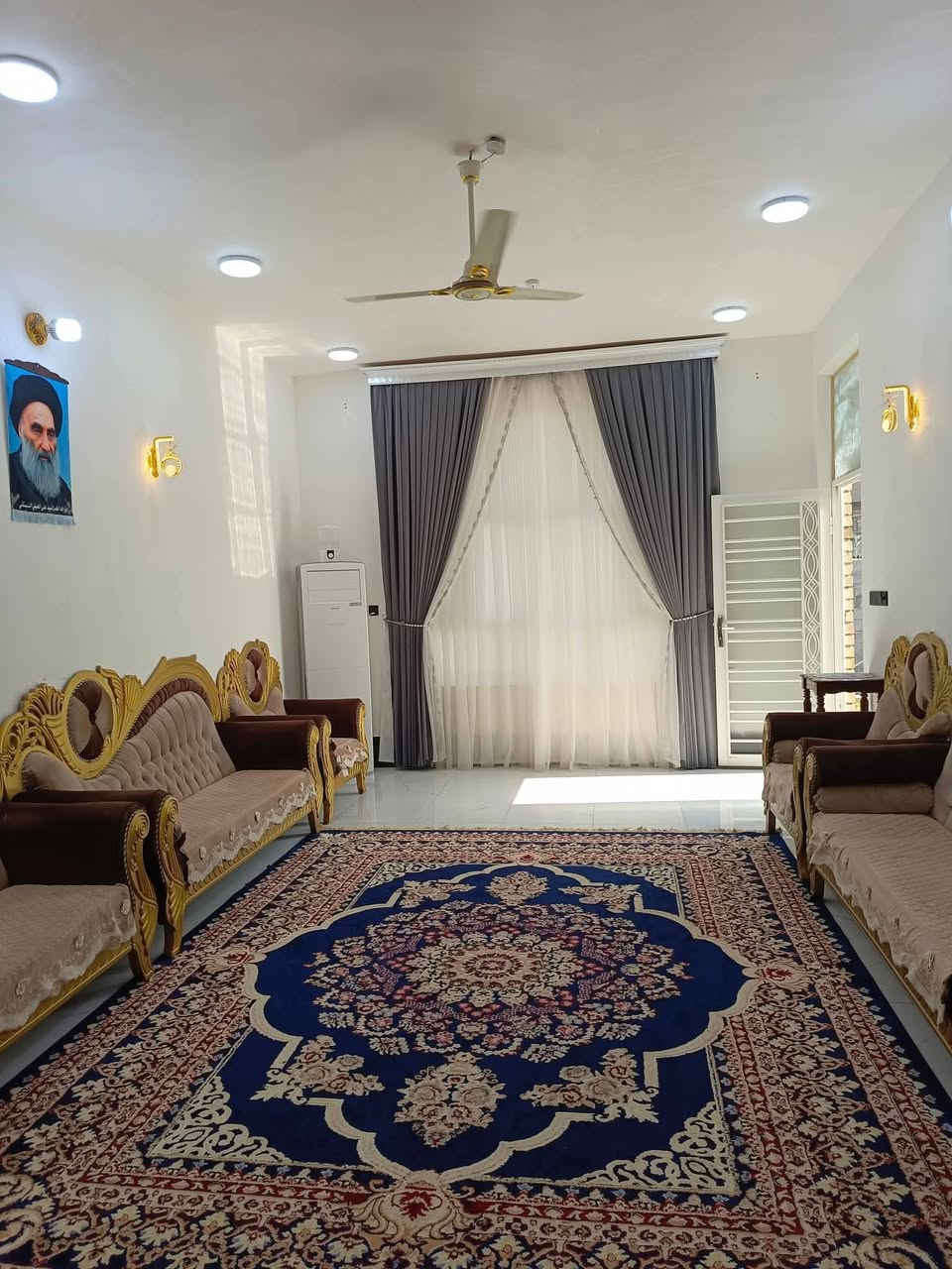 بيت للبيع المساحه 390 متر طابو زراعي سند 25 يحتوي على غرفتين وصاله وأستقبال ومطبخ وصحيات داخليه وخارجيه ومنور وطارمه وگراج وحديقه بناء حديث طابوگ جمهوري صب مسلح متوفره كافة الخدمات العنوان كربلاء طويريج حي المستقبل السعر خاص للأستفسار الأتصال على الارقام الموجوده 
***********
***********
