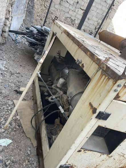 السلام عليكم مولدات عدد 2 واحد بيركنز انكليزي واحد دويز4 بستم المولدات جاهزات الاثنين 30 كيفي. مكانهم رمادي سعر 50 ورقه 
***********
