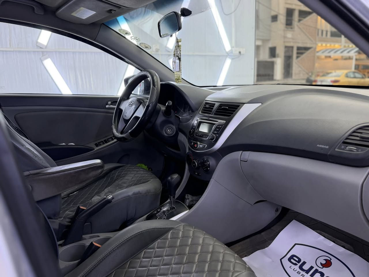 السلام عليكم ورحمة الله وبركاته
هونداي اكسنت موديل ٢٠١٧ وارد امريكي رقم اربيل الجديد تريد تحول او وكاله باسم شخص مو شركه 
حادثها بنيد 
تعديل ببراكيت راس الشاصي 
وبيها بابين جهه سكن مبدلات نفس اللون
وجاملغ خلفي وباب جهه سكن 
بدون دواخل 
مكينه ١٦٠٠ 
محرك مكفول كير مكفول
ماشيه ١٣٨ الف
شادلها منضومه مال غاز كامله وياها  
سياره جاهزه ماعندي بيها نواقص ان شاء الله 
سعر السياره ٨٣ ورقه سعر البيع
عنوان السياره بغداد العامريه شارع العمل الشعبي شارع المضيف
رقم الهاتف ***********
