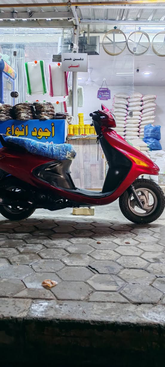 سلام عليكم دراجه فراشه فحل البيع مكفوله الدراج من كلشي بيع مستعجل السعر 450وبيه وبيه مجال نقص سلف وجك نص بس ذني والباقي كبه شغال اشاير كهربائية كله جديده رقم *********** مكانه نجف
