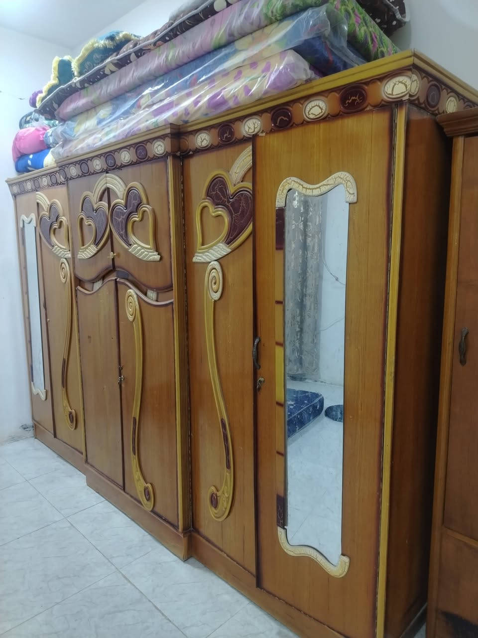 سلام عليكم غرفه مستعجل عله بيعتها سعر 400 نظيفه كلش ***********
