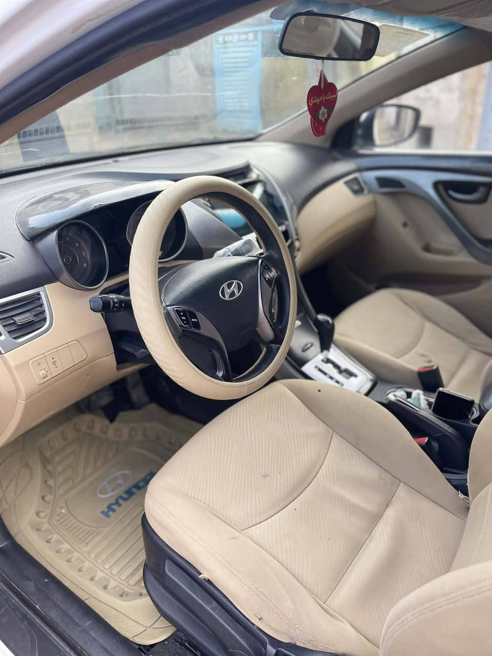 سلام عليكم النتره موديل 13لبيع سياره بيه صبغ صفحه كامله بدون دواخل سعر 95 وبيه مجال  كير ومكينه شرط حداديه جديده ***********
