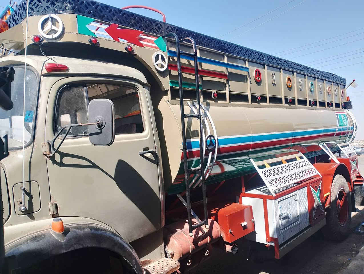 حدادة وعد الجبوري موصل صناعة وادي أعگاب لعمل كافة التانكيات والخزانات والمقاطير والعرباين الزراعيه 
***********
***********
