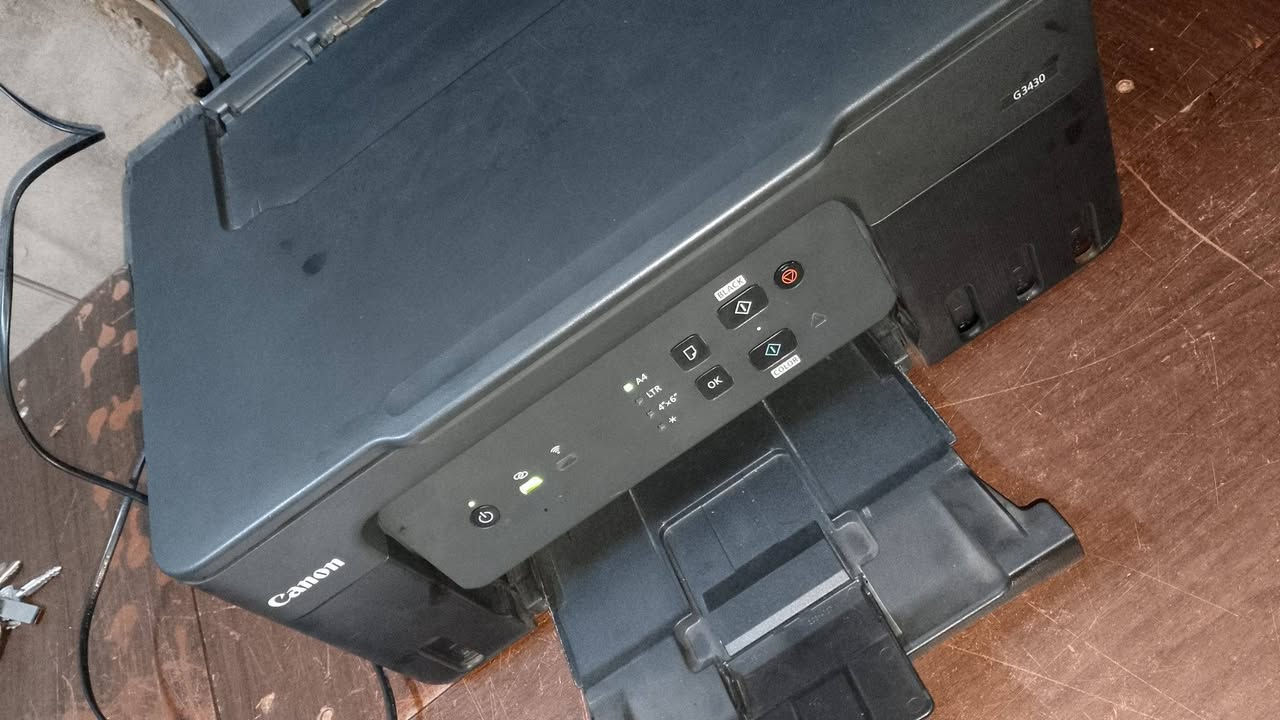 حاليا تطبيع ابيض و اسود بشكل جيد
و اذا يتبدل الهيد يطبع ملون ااحمر واقف
السعر 40000. المكان دهوك دوميز 
اتصال.   ***********
