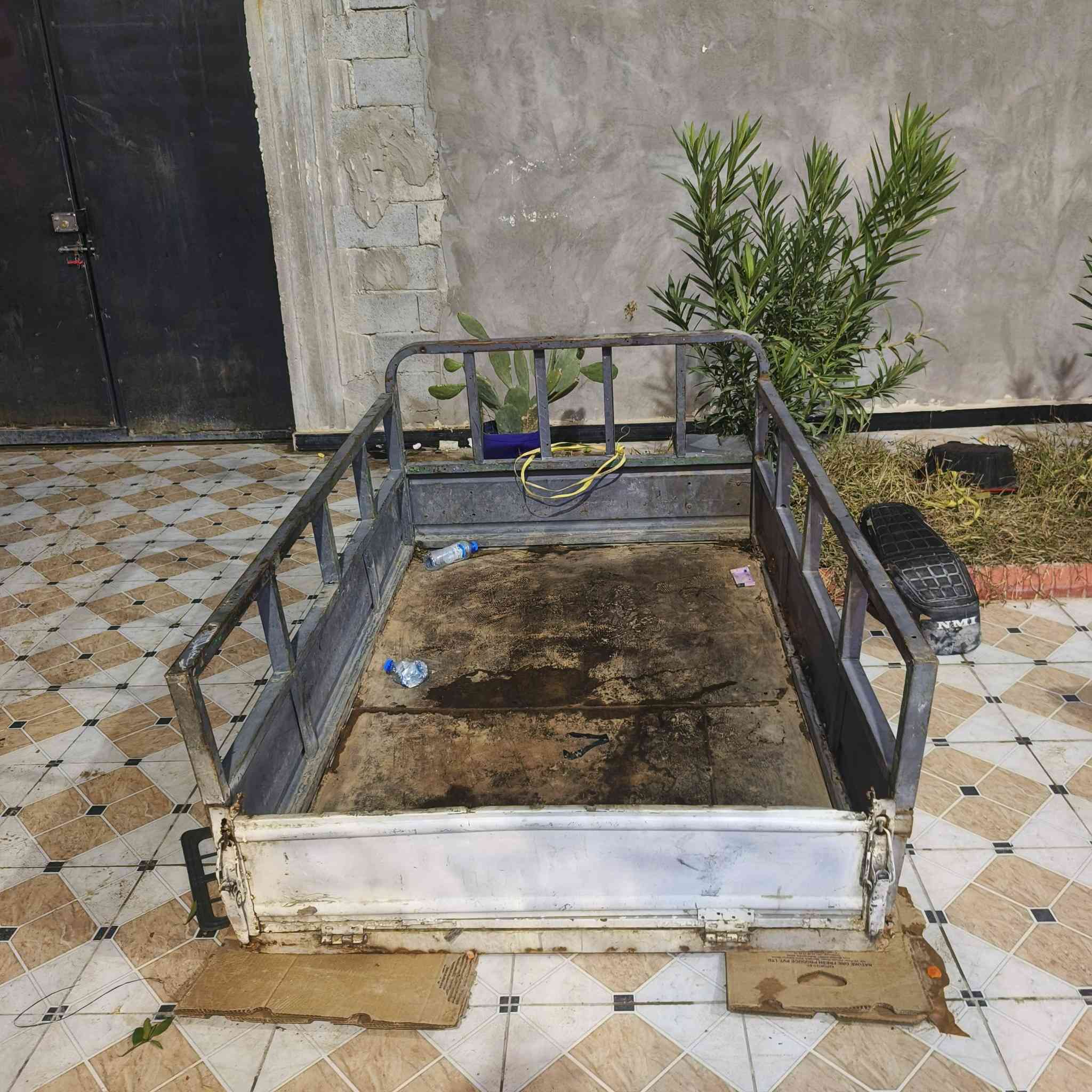 بدي للبيع مكان الزبير, ***********
