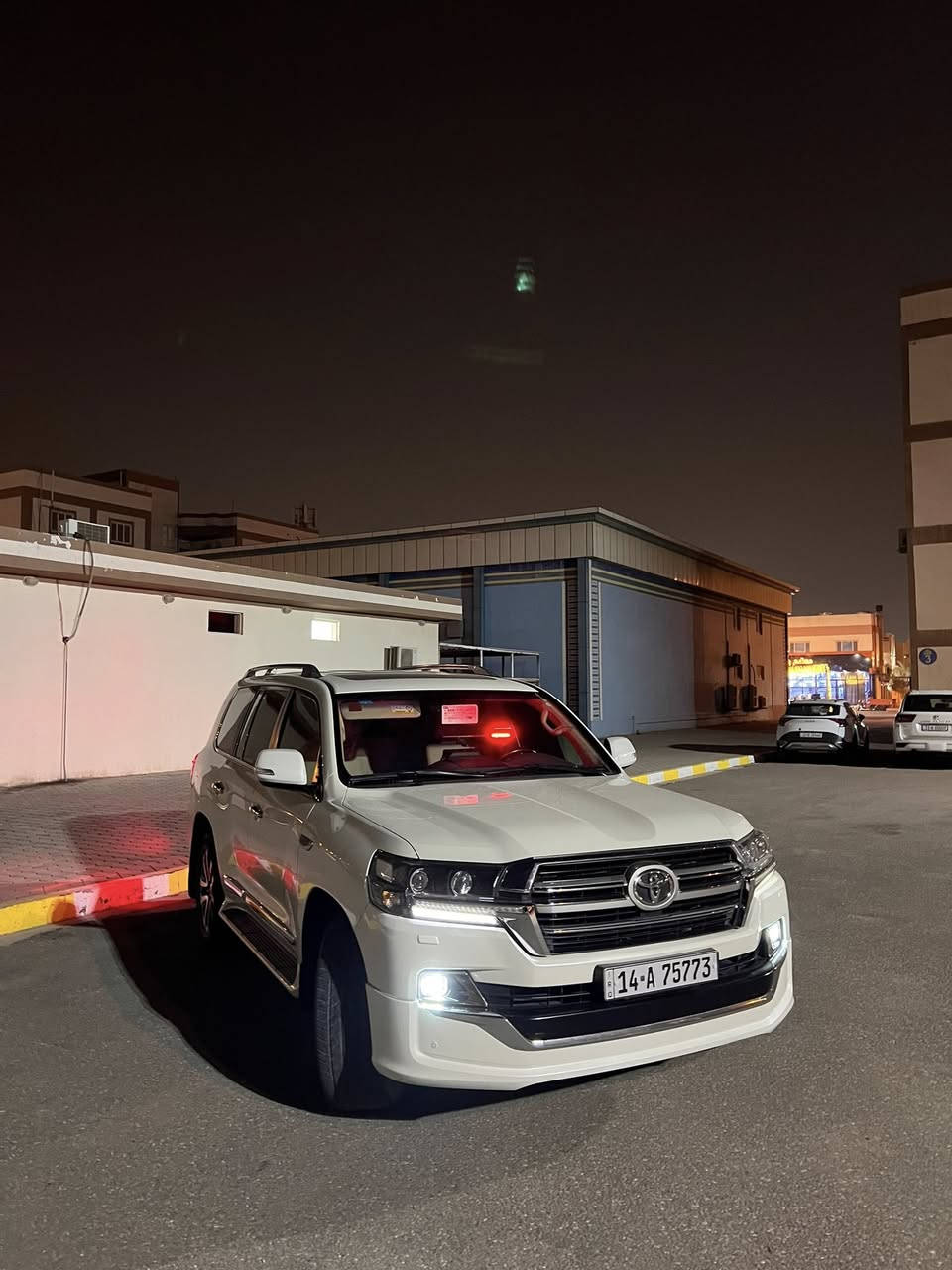 السلام عليكم 
لاندكروز 2019 ساز اصل كفاله عامه جديده للأخير كلش 
8 سلندر مكينه ما مفتوحه جاهزه من تخم تاير حداديه تبريد مكنيه كير مواصفات الساز معروفه ماكو داعي اذكرهن ماشيه 121 الف حقيقي رقمه بصره تحويل ثاني يوم ابيع واراوس حسب القناعه رقمي للأستفسار ***********
