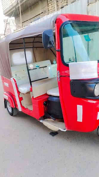 تكتك موديل 18 شهر 11 رقم سنويه نكليزي فقط استلام من المرور تحويل ثاني يوم كشر مصبوغ عام للجماليه ولمعجون فقط دوس معمره مكينه كير كلج اكسل مكفول مكينه مال 20 بيها تخم تاير ابو لحيه بيها كهرباء كامله اي نقص مابيها كبل لشارع ربع مذب عليها تحويل كبل عقد مروري مكاني بغداد الشعلة (*********** واتساب) (السعر 4800 وبيها مجال ) وخاتم الطيبين
