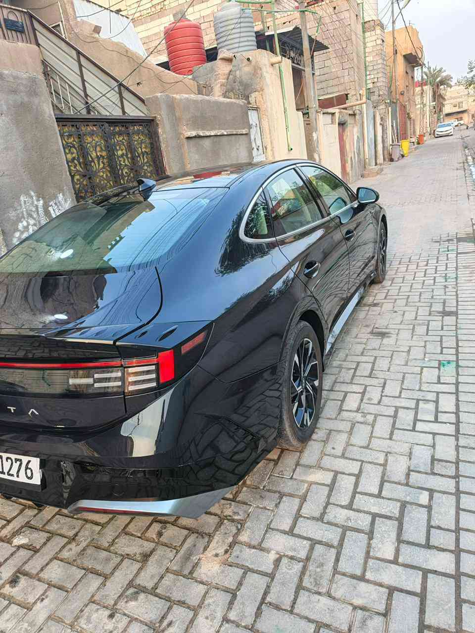 للبيع: هيونداي سوناتا 2024 – فئة SEL وارد امريكي
‏حادث جاملغ وبنيد مبدل عرضانيه ما وأصله لشاصي 
‏اللون: نيلي 
‏المواصفات:
‏ • محرك 4 سلندر سعة 2.5 لتر
‏ • قوة حوالي 191 حصان
‏ • گير تعليك أوتوماتيك 8 سرعات
‏ • نظام دفع أمامي (FWD)
‏ • بنزين – اقتصادي في الوقود
‏التجهيزات الخارجية:
‏ • جنوط ألمنيوم
‏ • مصابيح LED أمامية وخلفية
‏ • إضاءة نهارية LED
‏الداخلية والراحة:
‏ • مقاعد قماش بحالة ممتازة
‏ • مقعد السائق تعديل كهربائي
‏ • شاشة عدادات رقمية
‏ • شاشة لمس وسطية كبيرة
‏ • Apple CarPlay & Android Auto
‏ • تكييف أوتوماتيك
‏ • تشغيل بصمة وزر
‏ • دخول ذكي بدون مفتاح
‏أنظمة السلامة:
‏ • ABS مانع انغلاق المكابح
‏ • نظام الثبات الإلكتروني
‏ • مساعد الحفاظ على المسار
‏ • تحذير التصادم الأمامي
‏ • نظام النقطة العمياء
‏ • كاميرا خلفية
‏ • وسائد هوائية متعددة
‏الحالة: ممتازة
‏السيارة نظيفة وجاهزة للاستخدام رقم ب بصره بسمي حره
‏السعر:205💵 وبيها مجال بسيط 
‏للاستفسار: متواجد واتساب 
‏‭*********** البصرة, العراق
