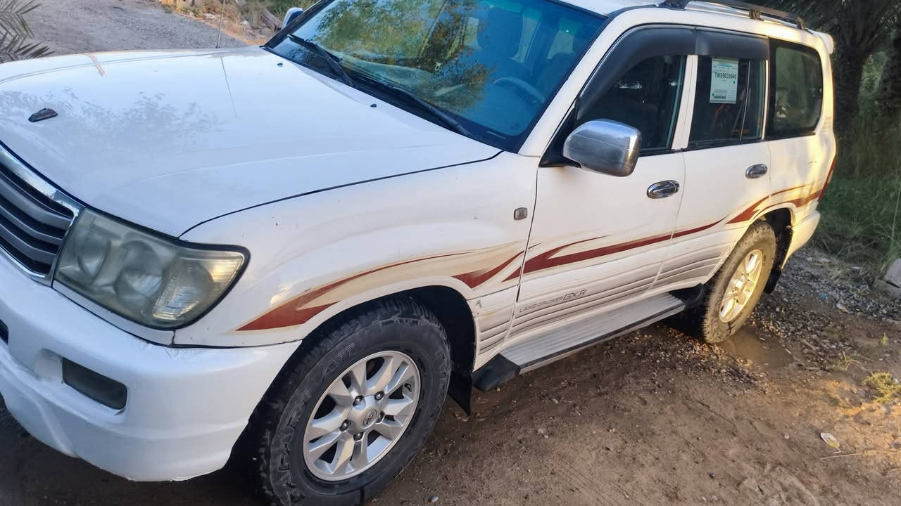 السلام عليكم لاندكروز موديل 2000
محرك 6سلندر كير عادي مكفولات 
السياره جام عادي، مدوشمه جديد
تبريد شغال كهربائيات كلها تشتغل 
مكاني بغداد فلكه سلمان باك 

114وبيها مجال ما اراوس بس ابيع
***********
