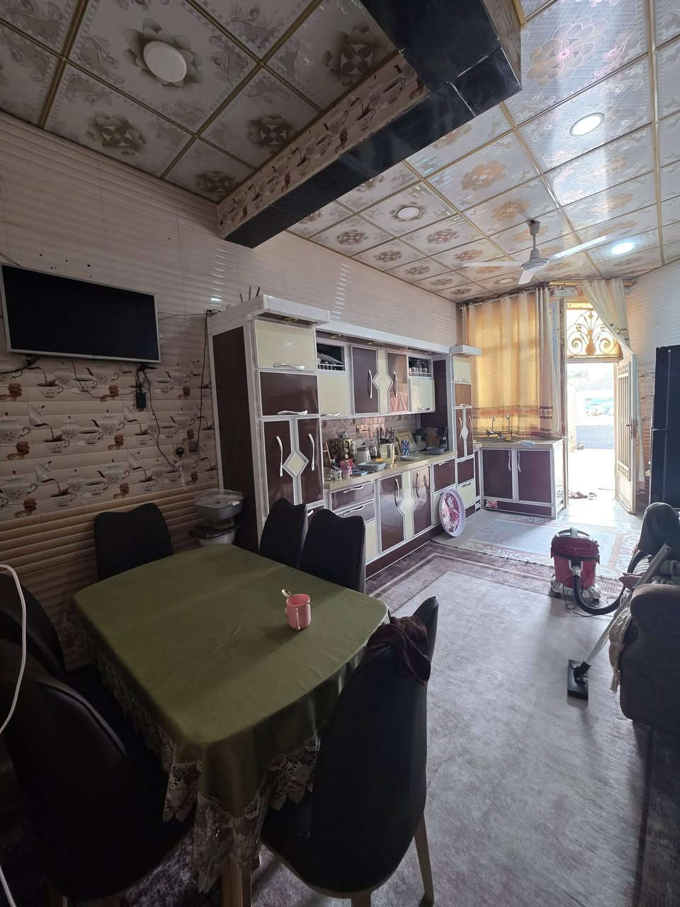 ♤ دار  للبيع طابقين  بناء 2018 ♤🏠
💢¤طابو  زراعي سند 25 تحويل مباشر بأسم المشتري   ¤💢 
بناء حديث وشغل درجة أولى 
البناء طابوك صب مسلح 
الدار على التبليط مباشر 
صاله ومطبخ واستقبال وغرفه نوم 3 ومجمع صحيات داخلي وخارجي وكراج سياره وحديقه 
الموقع  المحاويل  حي الأسرى حي الغدير 
المساحة 》👈》250 متر 
واجه 》👈》8متر 
نزال 》👈》30 متر 
عرض الشارع 》👈》15 متر تبليط 
السعر 110 وبي مجال بسيط 

للاستفسار اكثر الاتصال على الارقام التاليه 📞📞

***********  - ***********

او زياره مكتب  المحامي العقاري علي راجي العلواني
