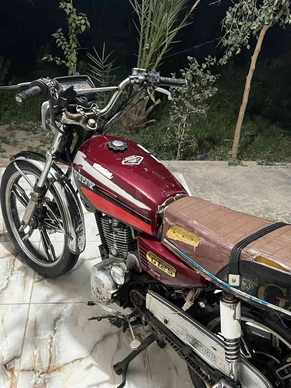 السلام عليكم دراجه سيفان موديل 21الدراجا يرادلها ترتيب بسيط كابريتا جديدا 
السعر 350وبيهامجال حك الجيه مكاني الاسود ***********
