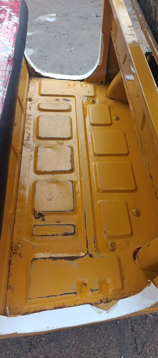 سلام عليكم تكتك للبيع باجات مديل٢٠٢٠جاهزه مكينه مجفته معمره وبيه صبغ رقم أنكليزي ظال على أستلام لوحات لسعر(٤٨٠٠) ***********) بكاني بصره خمس ميل
