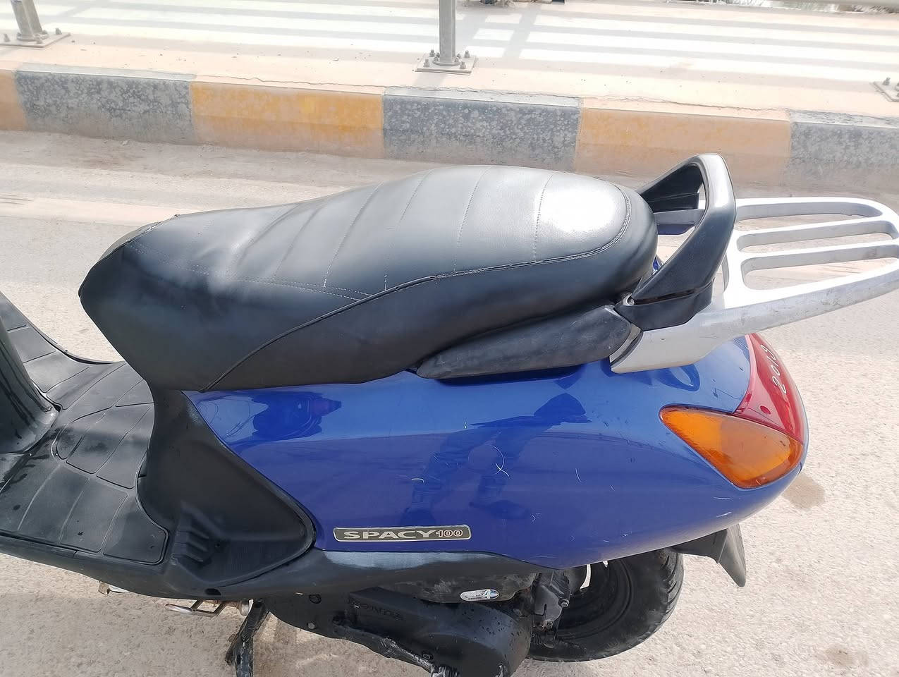 السلام عليكم دراجه سبيسي ياباني للبيع مكينه مفتوحه رايمر  كفر بلادي كهربائيات كله شغاله سلف هندر كله شغال قفل ستيرن قفل جنطة كله شغال مابيه أي نقص للستفسار اتصال على رقم هاتف ***********
