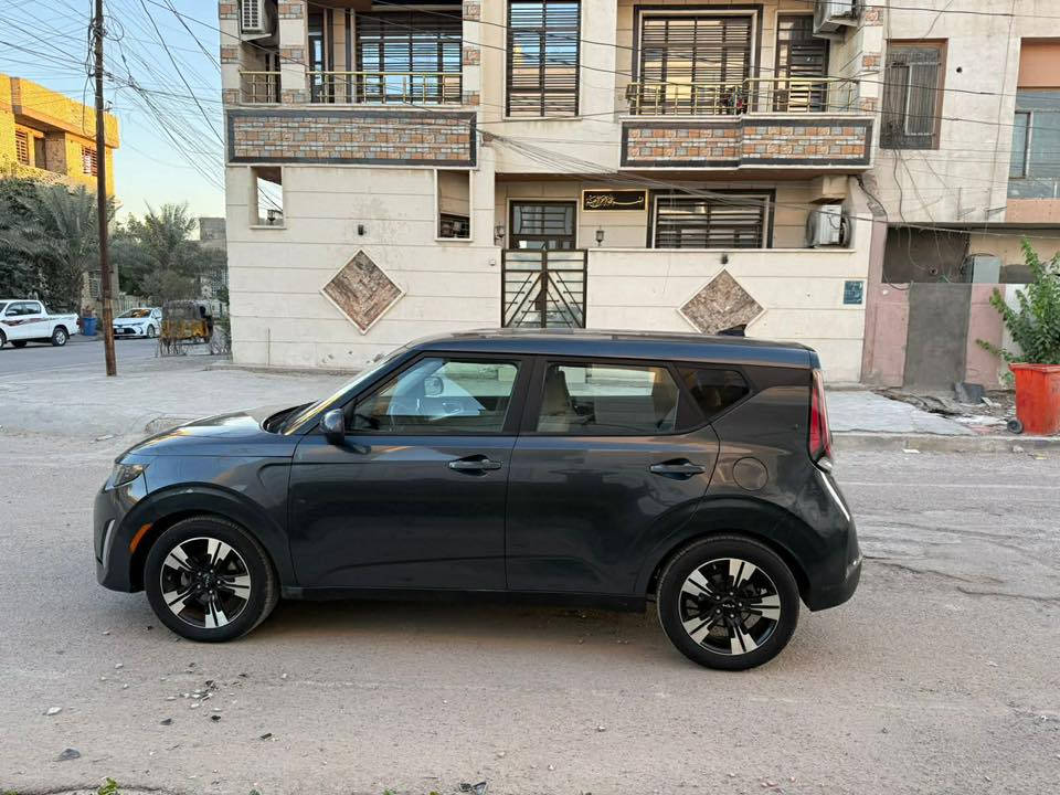 السلام عليكم
صول موديل 2023 
رقم بغداد تحويل مباشر
حادثه جاملغ وبنيد 
وبيه شبرين بارد 
صار بيه صوت بلمكينه وفتحته ماشيه 37 ميل 
نص مواصفات بسعر مناسب كولش ب130$ بيه مجال
موبايل ***********
 مكاني بغداد جدبده 
صور سونار بلمنشور
