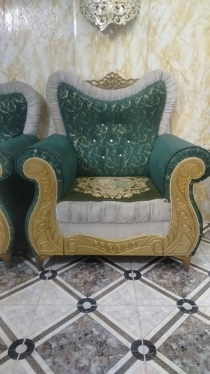 السلام عليكم 
تخم للبيع العدد ٥ قطع 
١٠ مقاعد 
النضافه مثل مموضح بالصوره السعر ٦٢٥ وبي مجال 
العنوان االاسكندريه مجمع حطين 
***********
