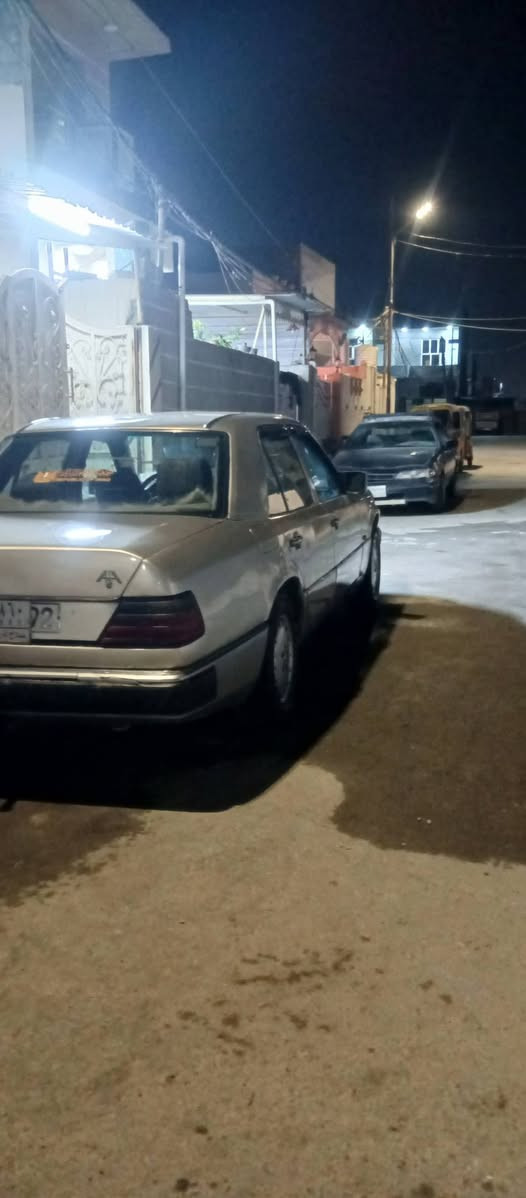 مارسدس دب للبيع 
كير مكينه بطه 3000 
صدر امامي خلفي جديد 
تبريد شغال تخم تاير جديد
رقم صلاح الدين شرط تحويل
سعر 45 وبيها مجال 

ديالى 
***********
