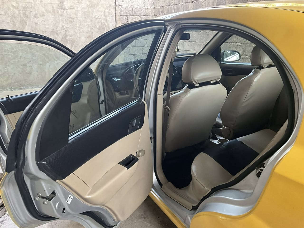 🛑🛑سلام عليكم للبيع افيو خليجي كير توماتيك موديل 2009 گير ومكينه بشرط تبريد تدفئه شغال هيئه وغرامات مصفره كابون بانزين بيها مشروع وطني شرط التحويل معجون بيها 3 مكانات قليل وشاشه وكامره وسستم سماعات جديد للتواصل على السعر عل الخاص✅او على الأرقام التأليه ***********
