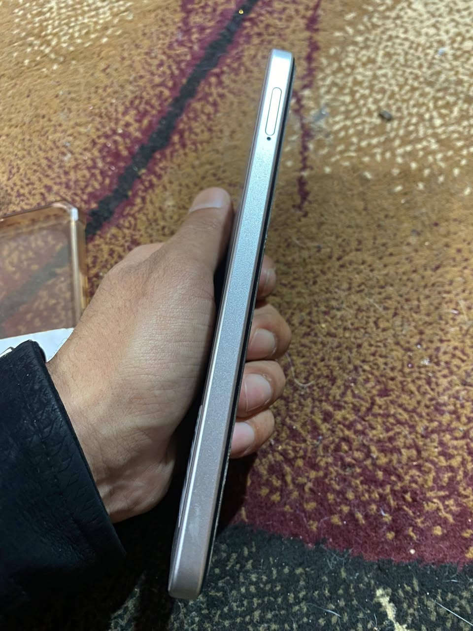 السلام عليكم جهاز جي تاب نضيف مجرد اللزگه مشرگه  مستخدم شهر ونص بدون كامرات السعر 140 وبي مجال ذاكره 256 
للاستفسار الاتصال على الرقم ***********
او مراسلتي خاص
