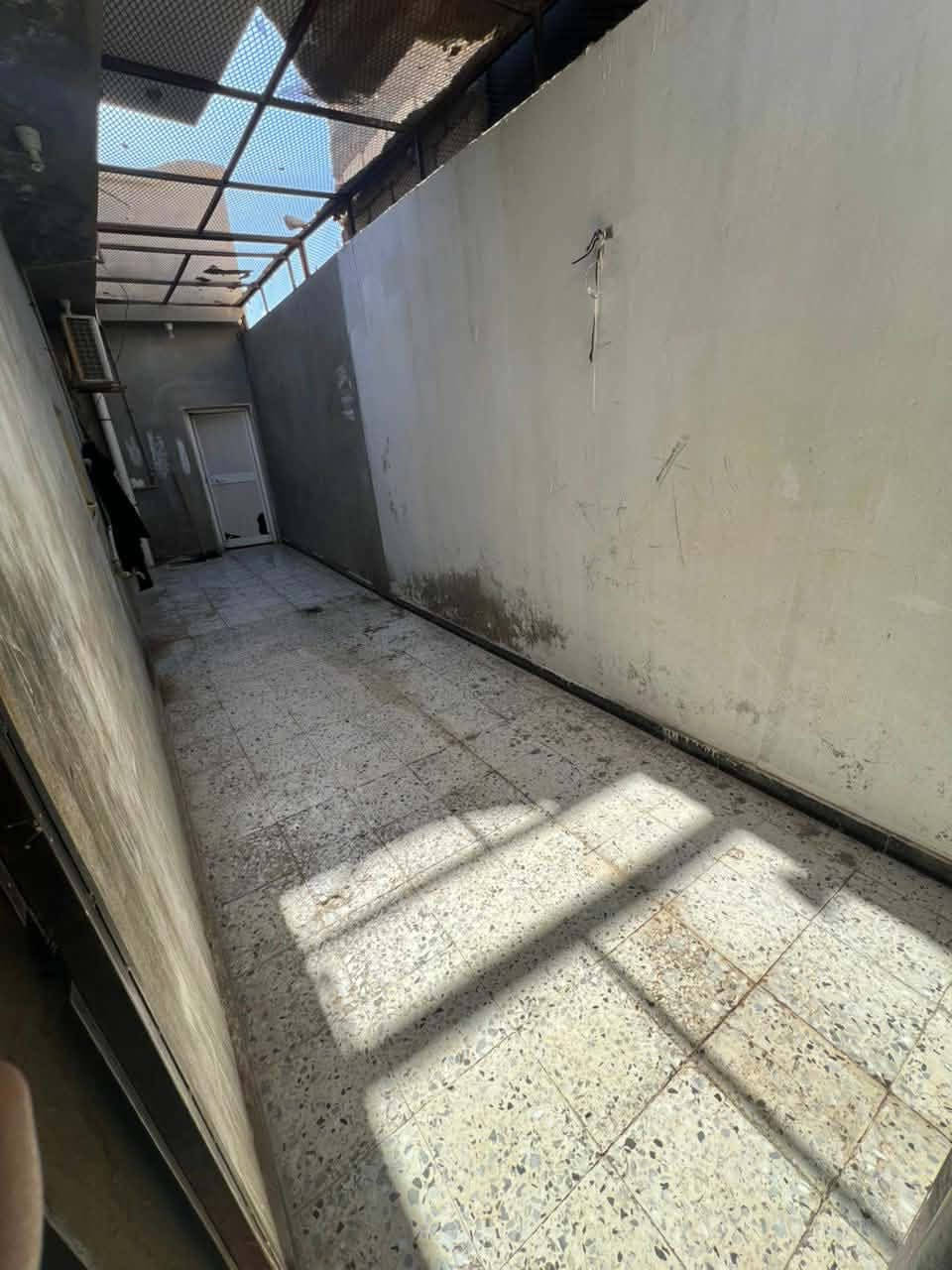 🏡 منزل للبيع 🏡

📍 الموقع: خلف صندوق الضمان طريق البرانيه📌

📐 مساحة الحوش: 20 × 20 متر

🔹 3 غرف.
🔹 صالة كبيرة.
🔹 مطبخ.
🔹 مربوعة.
🔹 2 حمام.
🔹 سور كبير يحيط بالحوش.

✅ موقع مناسب للسكن وقريب من الخدمات.

📞 للاستفسار ومعرفة السعر والتفاصيل، يرجى التواصل على الخاص 

السعر215🔥.


**إذا كنت صاحب هذا الإعلان وتريد حذفه لأي سبب، رجاءا أرسل رسالة إلى الدعم الفني**