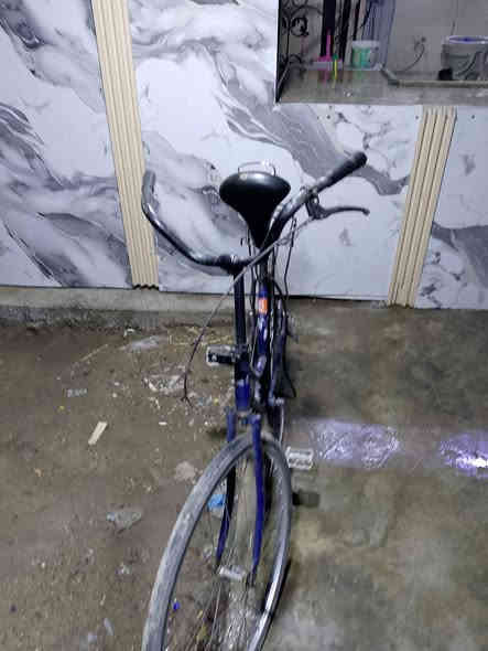 السلام عليكم عندي بايسكل للبيع بناتي حجم 26 رايده قفله 40 ما ابي اي نقص بس ماسنجر ولا شويه ضبه تمام ويريد يخابرني قفل 40 ***********
