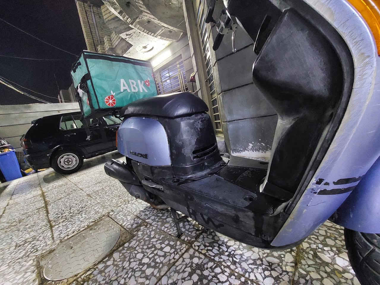 بوليسي كابريتر
مكينة مجفته جديده تجفيت اصلي وين متريد تاخذها 
شلعة تخبللل 
دراجة جاهزة وترايها فدشي 
كهربائيات كلها شغالة 
وباقي الامور كلها مبدلها جدد وعايدها من الصفر 
سلف باتري كهربائيات كلة جديد واذا مو احسن شي بالسوگ مرجوع 
عنواني بغداد حسينية المعامل
***********
