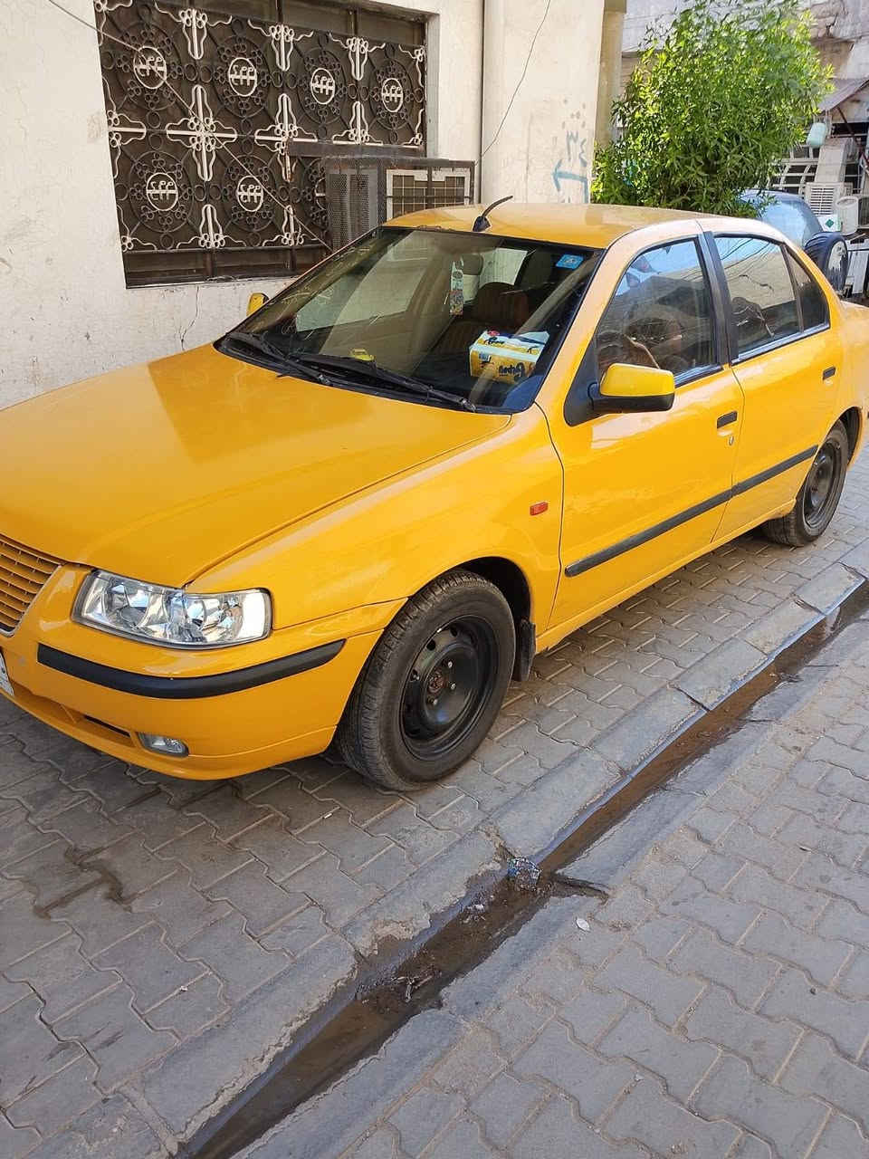 سياره سمند موديل 11مصفره هيئه وغرامات رقم بغداد كير مكينه مكفولات تبريد ويه السويج كهربائيات كل شغاله تخم تاير والكشر غير مكفول شرط عقد مروري داخل مدوشم شاشه السعر 32وبيهه مجال رقم الهاتف *********** عنواني بغداد الرئاسه
