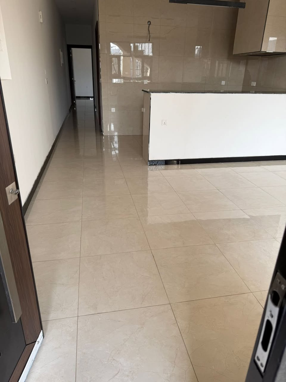 بنايه للايجار منطقة المنصور الداودي مساحه ١٢٠ واجهه ٦
ايجار كلي او جزئي تحتوي على ٣ شقق كل شقه ٢ نوم وملحقاتها والشقه الرابعه الطابق الاخير استوديو … الايجار كالاتي :
الطابق الارضي ١٢٠٠$
الطابق الاول ١١٠٠$
الطابق الثاني ١٠٠٠$
والاستوديو ٦٠٠$
واذا ايجار كلي ٤٠٠٠$
والجميع بيهم مجال
والايجار تجاري
البنايه زيرو 
*********** بيت العز للعقار
