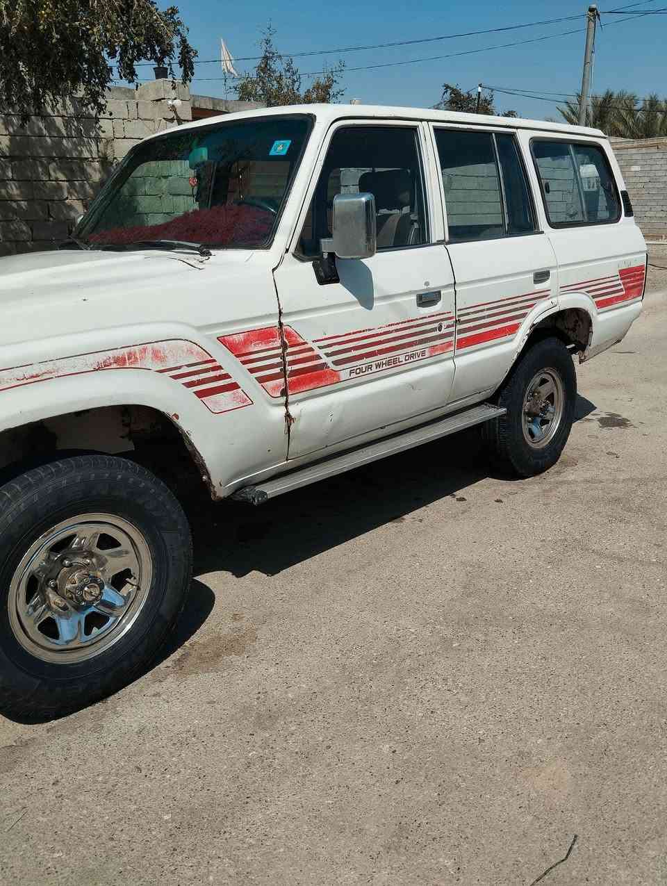 سلام عليكم لاندكروز للبيع 89 سياره خير من الله رقم بغداد تحويل بسم المشتري السعر اب46 وبيها مجال حك جيه الاستفسار اكثر عرقم ***********
