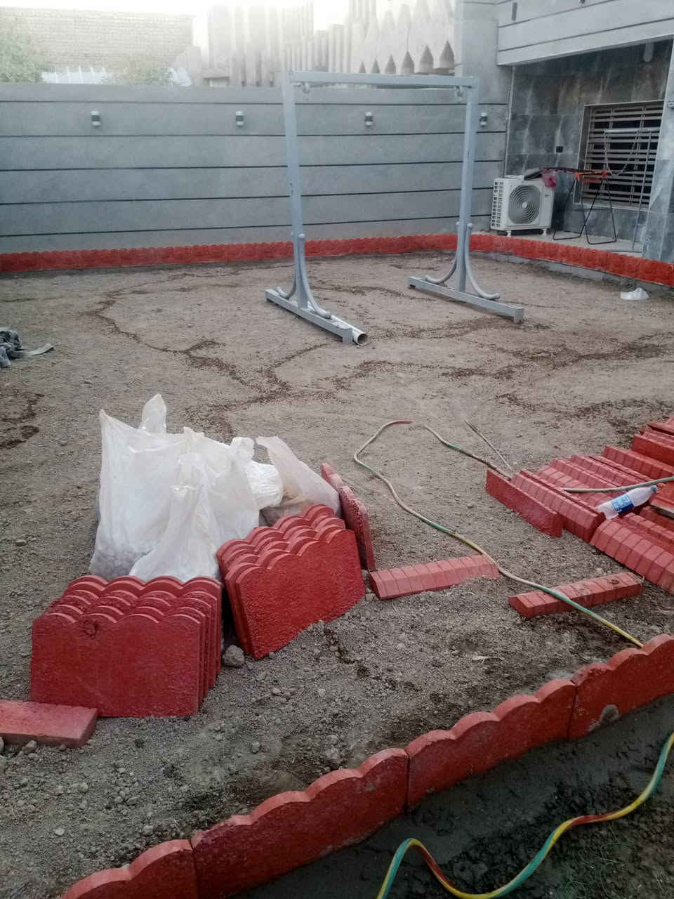 السلاام عليكم صادق القريشي لعمل الحدائق المنزليه بناء المقرنص وعادت نضام الحدائق المتروكه وتجهيزها باندر انواع الورود والثيل الاستفسار الاتصال على الرقم *********** متواجد فيس واتساب
