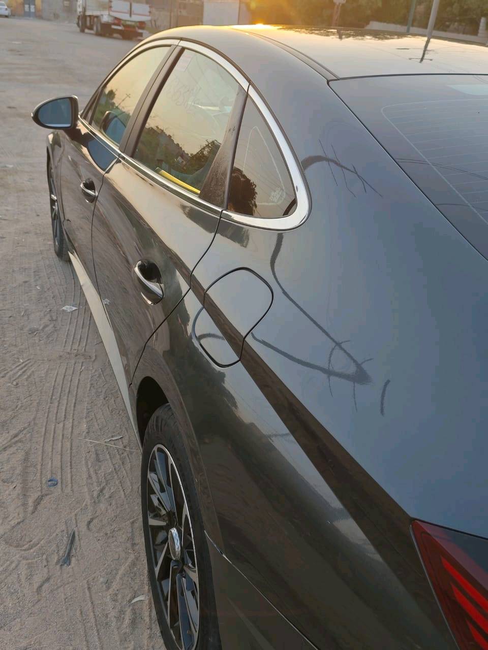 السلام وعليكم متاح سياره سوناتا موديل 2023 حره تحويل ثاني يوم بأسم المتشري وارد امريكي فول مواصفات ما عده الفتحه سياره جديده أحله من الصور حادثه جاملغ وبنيد ماشيه 47 محرك  2500 السعر 160 وبيها مجال حك الجيه مكان البصره ابو الخصيب الاستفسار الاتصال على هاذه الرقم غير متواجد ع البرنامج ***********