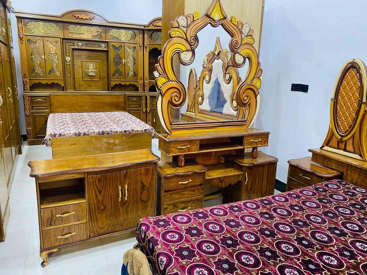 توجد غرفة نوم توج للبيع هيا ودوشكها نضيفة فول السعر 850 العنوان الرمانة الاستفسار  ***********
