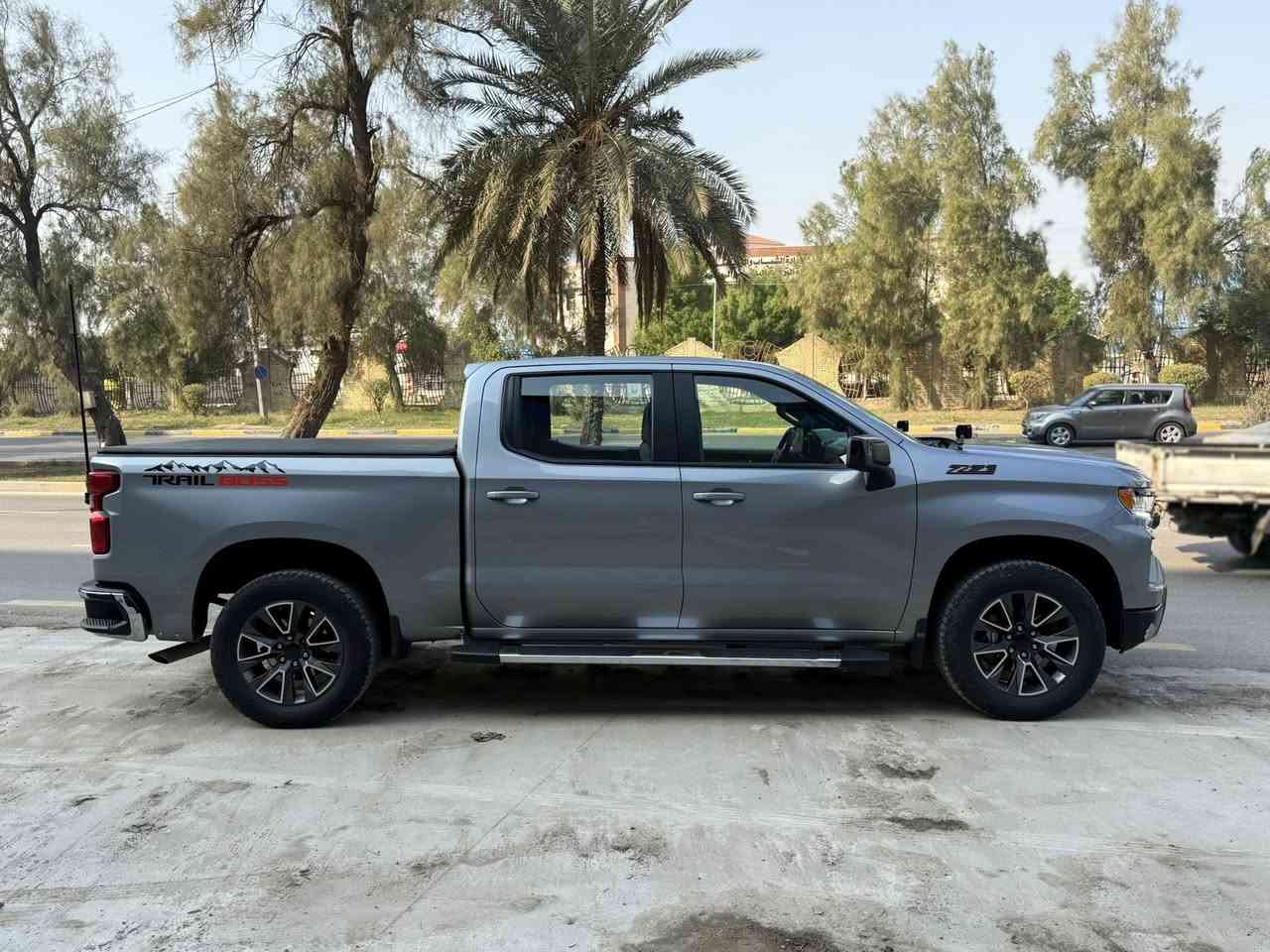 السلام عليكم 
سلفرادو 2023 مواصفات LT دشبول تاهو الحديث

السياره 4 سلندر ٣١٣ حصان + ٥٠٠ نيوتن متر عزم دوران

حادثها فقط بارد بالجاملغ الخلفي + حافة الباب الخلفي 

بيها كلير قطعتين من امريكا بدون حادث بدون فتح بدون تبديل ايرباك فقط برده 

للبيع او مراوس ب فور رنر شمالي 
سعرها 293 ورقة بيها مجال رقم دهوك باسمي ترقيم جديد

مكاني بغداد بلديات


**إذا كنت صاحب هذا الإعلان وتريد حذفه لأي سبب، رجاءا أرسل رسالة إلى الدعم الفني**