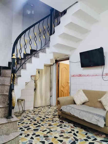 السلام عليكم 

بيت للبيع طابقين 

في حي الحكم 

المساحه 100 متر مربع

مقابيل خدمات 

الطابق الاول  مسلح  بناء 2012 
غرفتين وصاله واستقبال حمام داخلي وخارجي ومنور عدد 2 

الطابق الثاني  عكاده بناء 2016 
صاله و حمام وغرفه كبير  نضام سويت  
 
البيت حر غير مطلوب 

والسعر 95. قفل

للأستفسار اكثر اتصل عل الرقم التالي 

***********

#مصطفى_رعد
