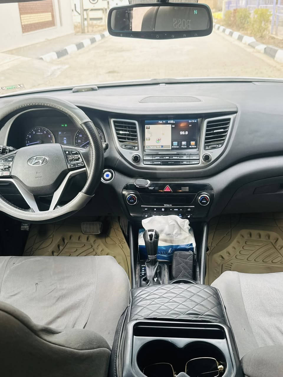 سلام عليكم
هونداي توسان 2017 أمريكي 
الموصفات
بصمه
شاشه كبيره
تحكمات ستيرن
مثبت سرعه
كشنات جلد كشنات تدفئه
تبريد قطعتين
تبريد ثلج
كامره دواره
نقطه عمياء 
محرك وكير وحدادية مكفولات
محرك 2000GDI
السياره 4/4
السنوية تنفذ ٢٠٢٨
ضرر فقط بارد كما موضح في السونار
السياره حلوه ونضيفه ما عده اي شي مال جناي
السياره بسمي تحويل ثاني يوم 
البيع لغرض البناء 
السعر 150ورقه وبيها مجال 
اللاستفسار اتصل ***********
