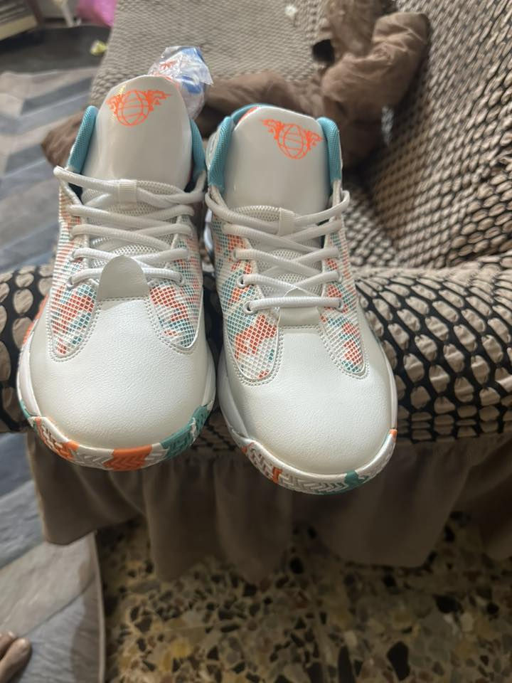 قطعتين احذيه كرة سلة اللي وياه جواريب قياس ٤٥ سعره ٢٠ قفل 
والموديل الثاني يجي لونين اخضر واحمر فيتنامي اصلي ( بومه ) قياس ٤٦ قفله


**إذا كنت صاحب هذا الإعلان وتريد حذفه لأي سبب، رجاءا أرسل رسالة إلى الدعم الفني**