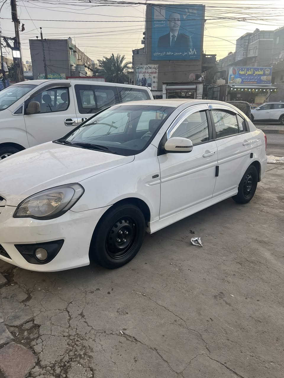 السلام وعليكم اكسنت موديل 2011  محرك 1600السياره كفاله من الصبغ وضربه حتى الدعميات بلا صبغ كير محرك تبريد كله كفاله كهربائيات بلادي منضومه زنون شاشه كامره باتري جديد دواخل نظيفه رقم بغداد بسمي السياره ماشيه 180 اي نقص مابيهه السعر 103 وبيهه مجال بسيط ***********
