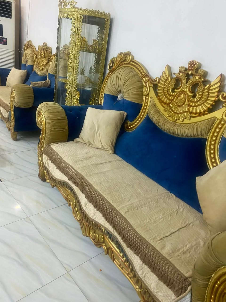 السلام عليكم  تخم ملكي عشر مقاعد  درجة ممتازة للبيع الاتصال على الرقم *********** بي واتساب
